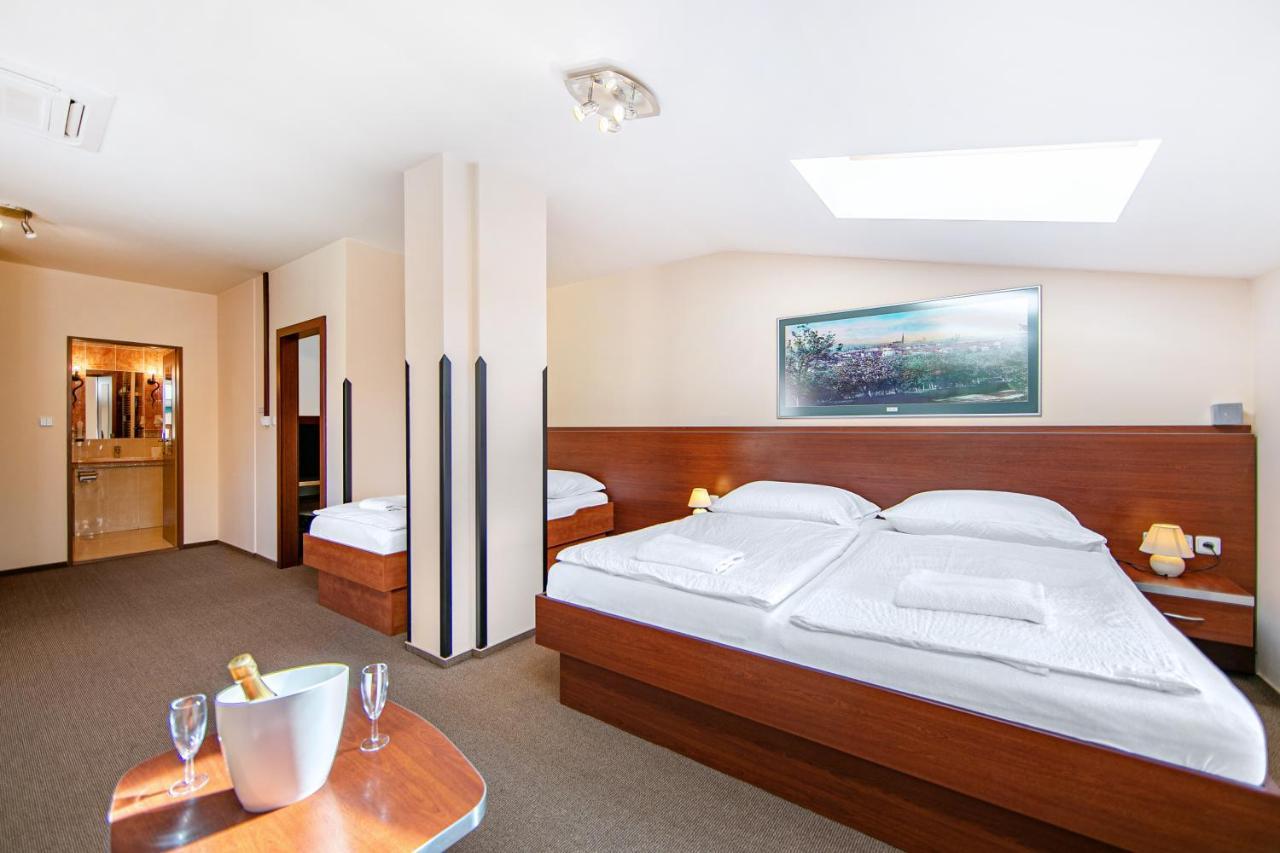 Hotel Palace Plzeň Dış mekan fotoğraf